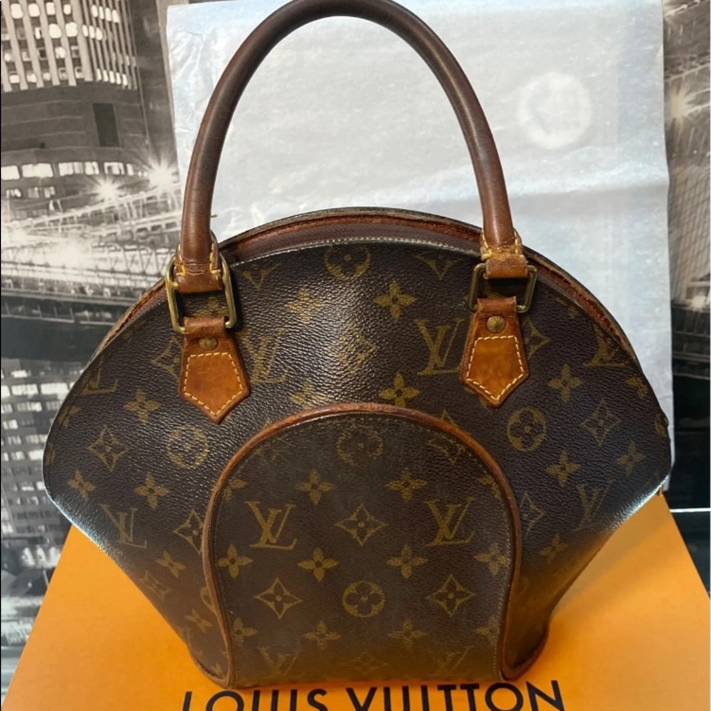 SOLDAuthentic Louis Vuitton Monogram Ellipse Tote Handbag - Picture 4 of 13